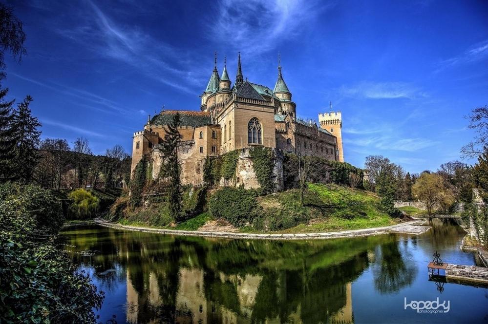 Slnecny Apartmanovy Dom Oszlány Kültér fotó